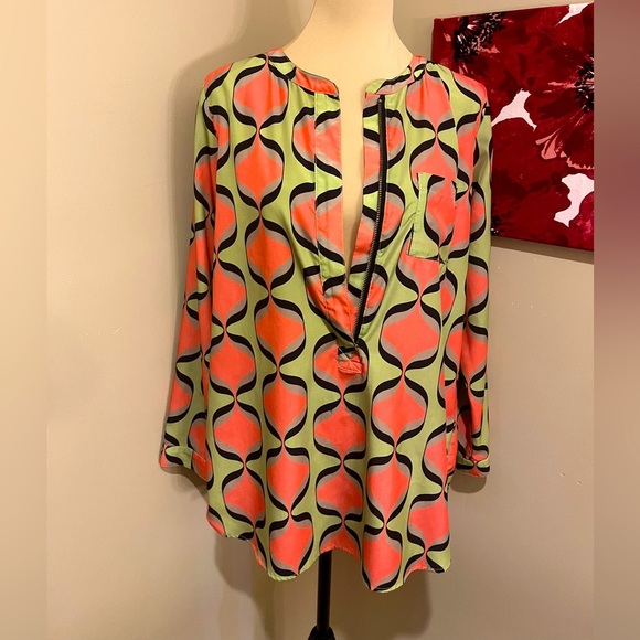 Cousin Earl Groovy Oversized Zipper front Blouse in Avacodo & Peach, size Small - Picture 1 of 7